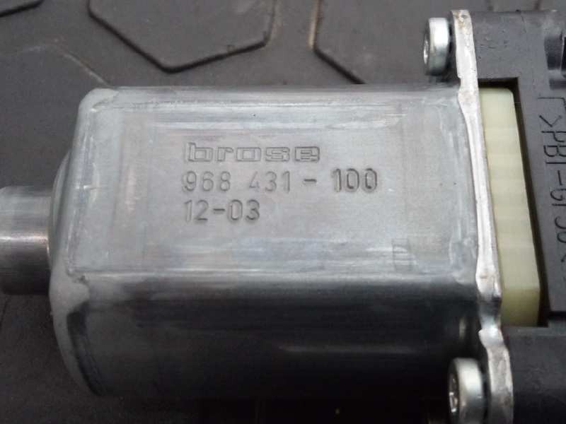 Recambio de motor elevalunas delantero izquierdo para renault megane iii berlina 5 p gt-style referencia OEM IAM 0130822470 8073