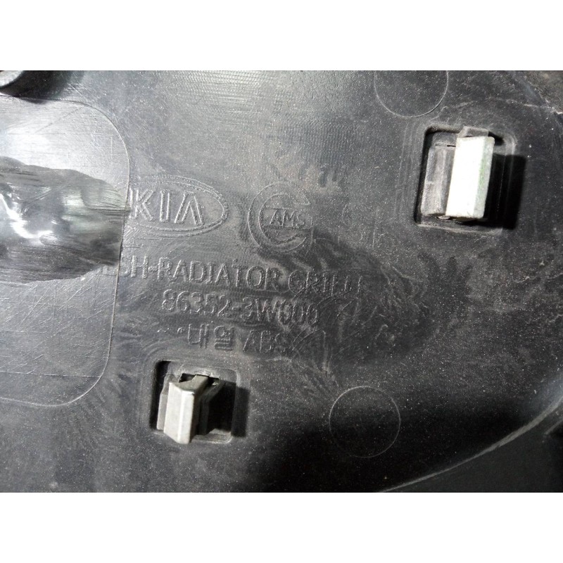 Recambio de rejilla delantera para kia sportage drive 4x2 referencia OEM IAM 863523W000  P2-A2-28