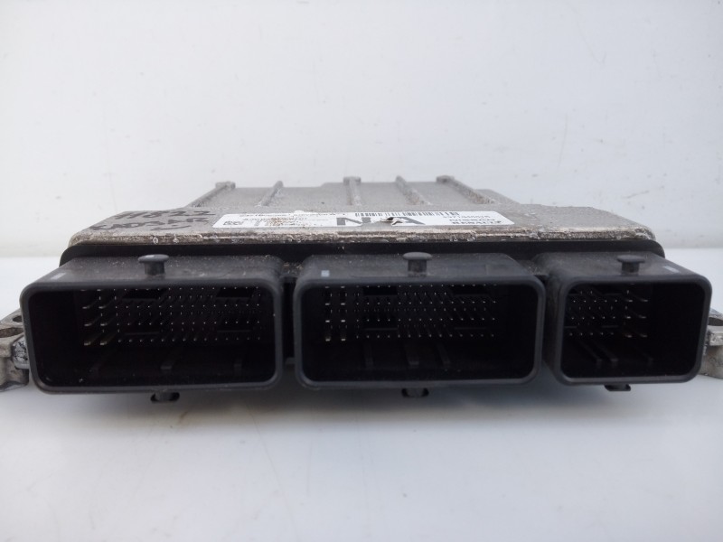 Recambio de centralita motor uce para renault kadjar intens referencia OEM IAM 237104661S A3C0393470101 E2-A3-43-2