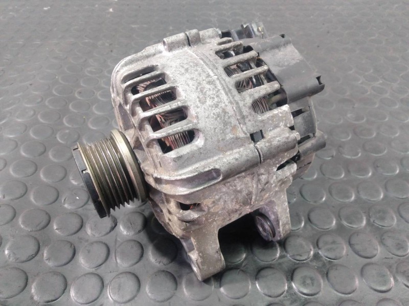 Recambio de alternador para citroën c-elysée feel referencia OEM IAM 9818677980 2713135A P3-B6-20-4