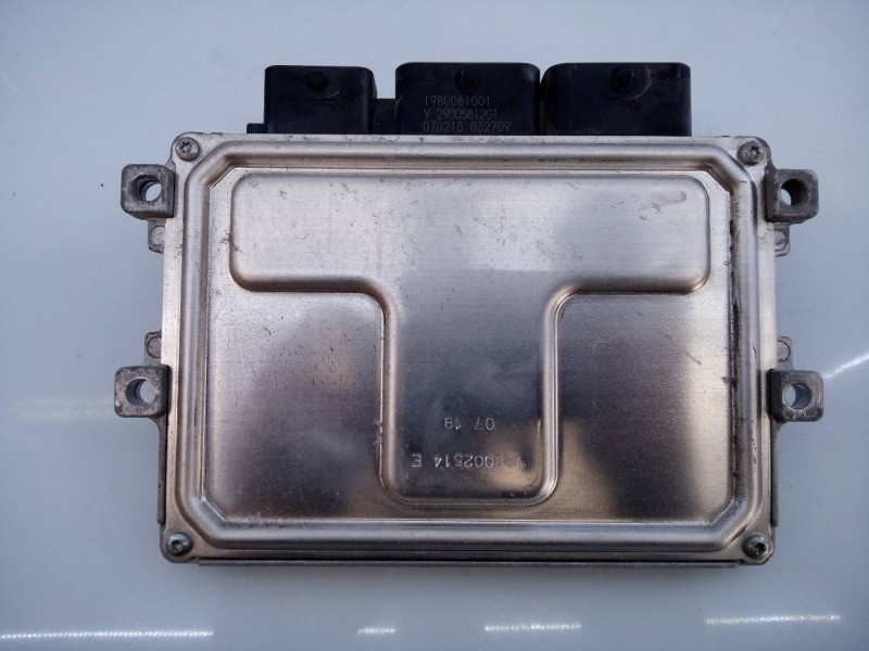 Recambio de centralita motor uce para citroën c-elysée feel referencia OEM IAM 9811545080 A2C1403940001 E3-B2-53-4