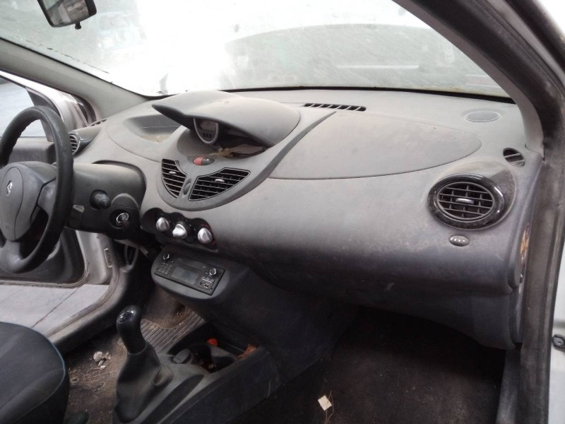 Recambio de salpicadero para renault twingo authentique referencia OEM IAM   