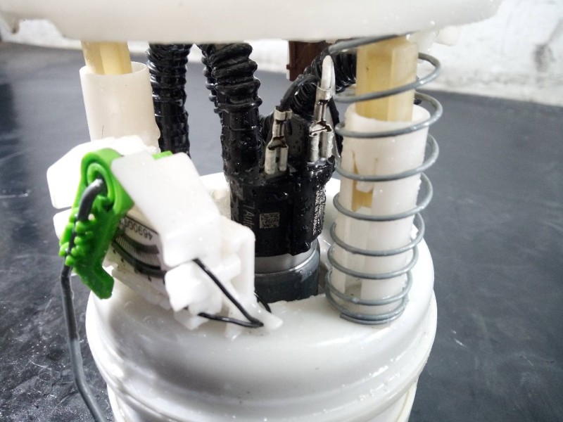 Recambio de aforador para dacia sandero stepway referencia OEM IAM 172021904R  P3-A6-7-4