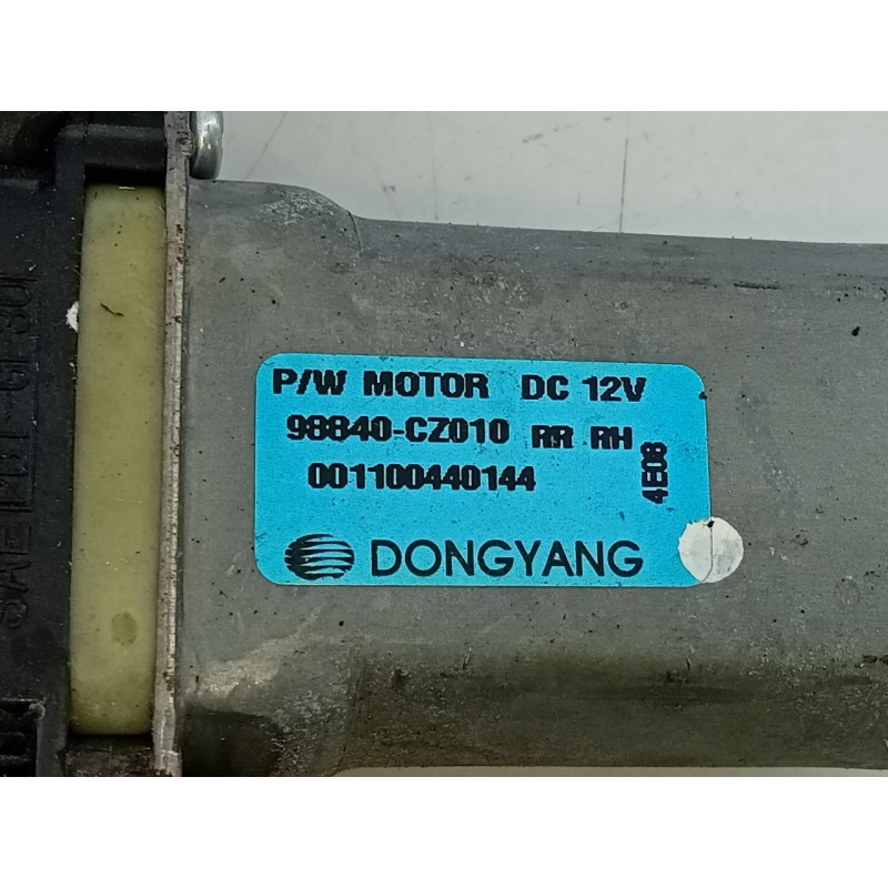 Recambio de elevalunas trasero derecho para ssangyong korando premium 4x2 referencia OEM IAM 98840CZ010 001100440144 E1-B3-52-2