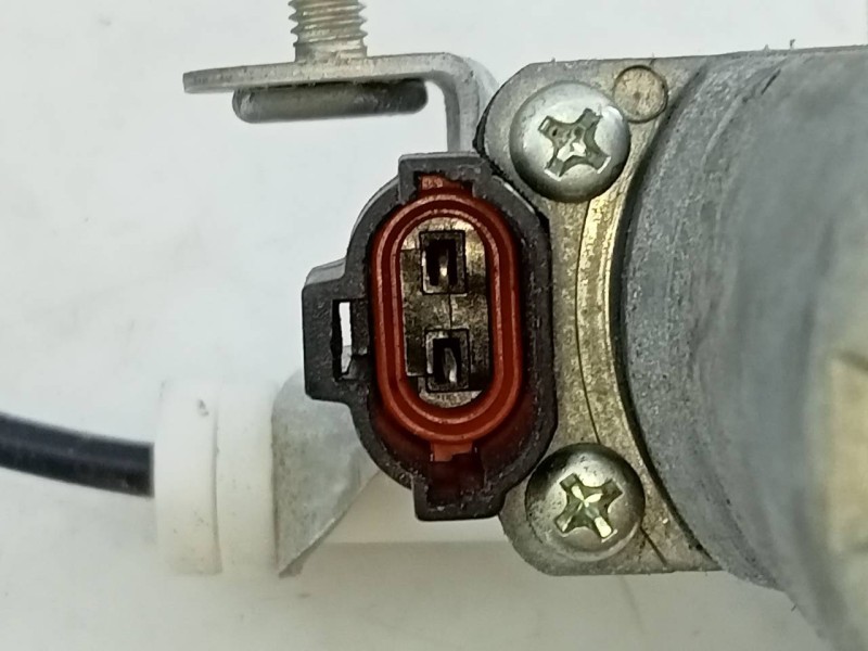 Recambio de elevalunas trasero derecho para ssangyong korando premium 4x2 referencia OEM IAM 98840CZ010 001100440144 E1-B3-52-2