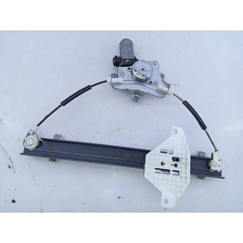 Recambio de elevalunas trasero derecho para ssangyong korando premium 4x2 referencia OEM IAM 98840CZ010 001100440144 E1-B3-52-2