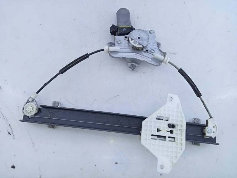 Recambio de elevalunas trasero derecho para ssangyong korando premium 4x2 referencia OEM IAM 98840CZ010 001100440144 E1-B3-52-2