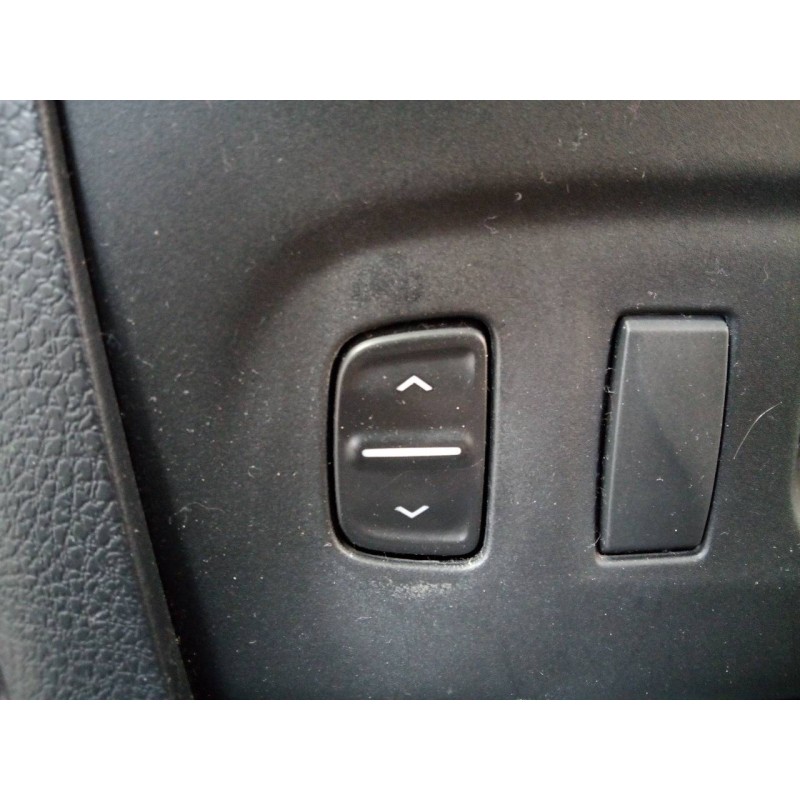 Recambio de mando elevalunas delantero izquierdo para dacia sandero stepway referencia OEM IAM   