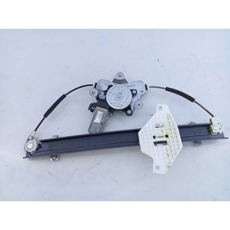 Recambio de elevalunas delantero derecho para ssangyong korando premium 4x2 referencia OEM IAM 98820CZ010  E1-B3-52-2