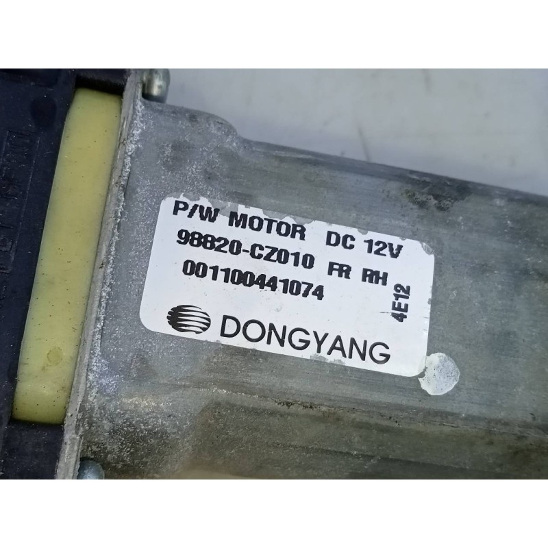 Recambio de elevalunas delantero derecho para ssangyong korando premium 4x2 referencia OEM IAM 98820CZ010  E1-B3-52-2