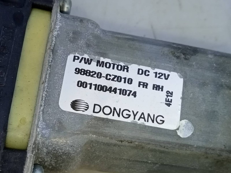 Recambio de elevalunas delantero derecho para ssangyong korando premium 4x2 referencia OEM IAM 98820CZ010  E1-B3-52-2