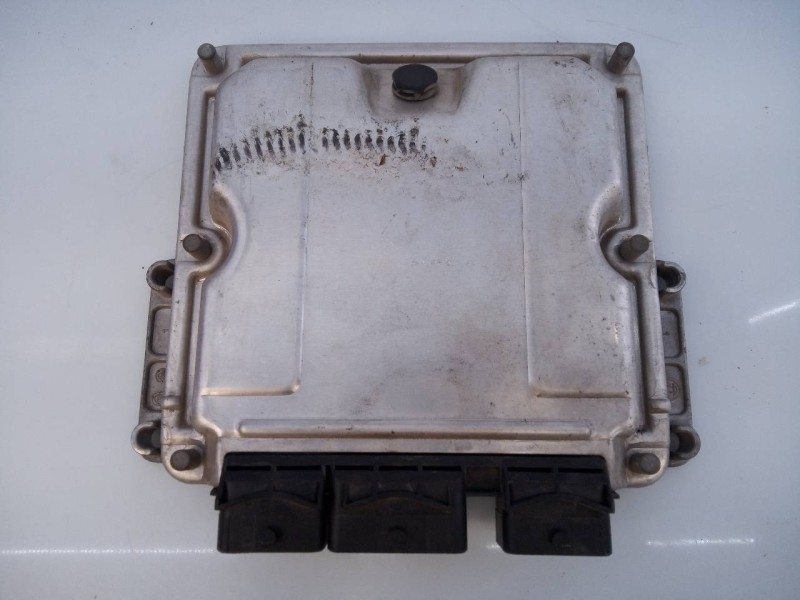 Recambio de centralita motor uce para citroën xsara picasso 1.6 hdi 90 exclusive referencia OEM IAM 0281011084 9647693180 E3-B2-