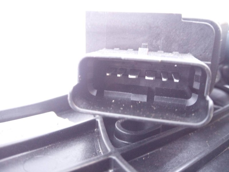 Recambio de elevalunas trasero derecho para peugeot 5008 gt line referencia OEM IAM 9830388980  E1-A4-40-2