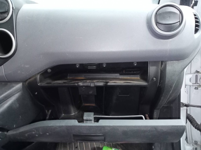 Recambio de guantera para citroën berlingo cuadro confort referencia OEM IAM   