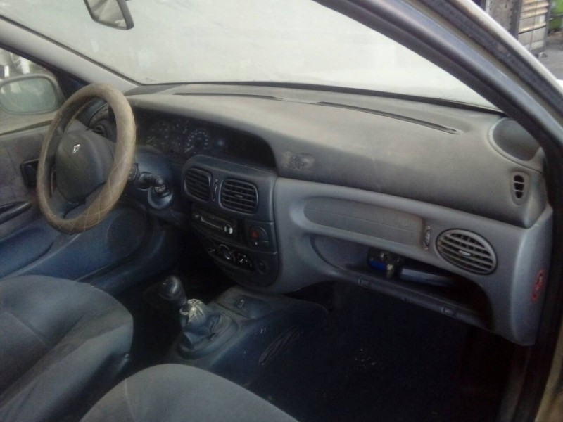 renault megane i fase 2 berlina (ba0) del año 2000