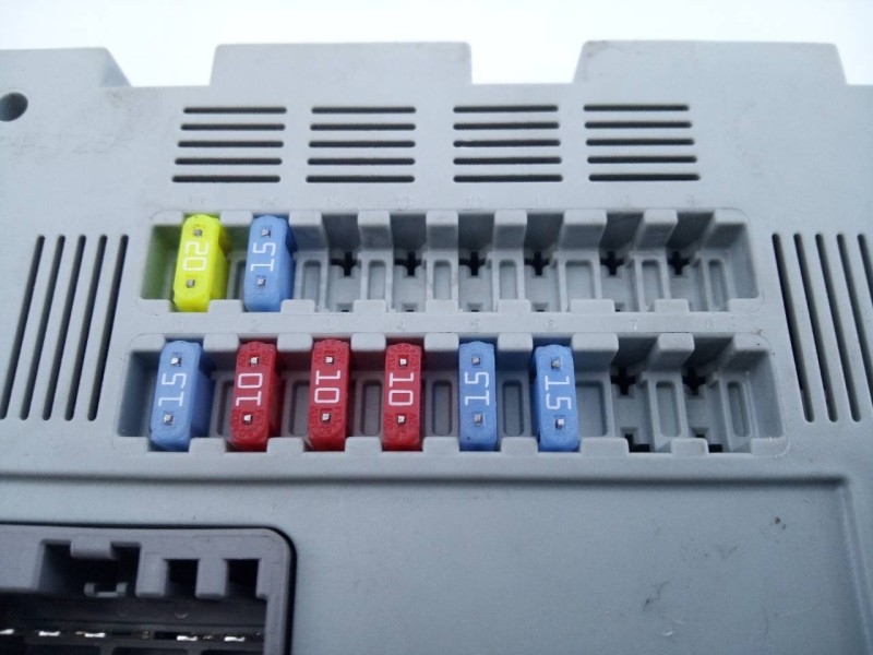 Recambio de caja reles / fusibles para jaguar xe pure referencia OEM IAM 73707520 1505141004 E3-B3-53-1