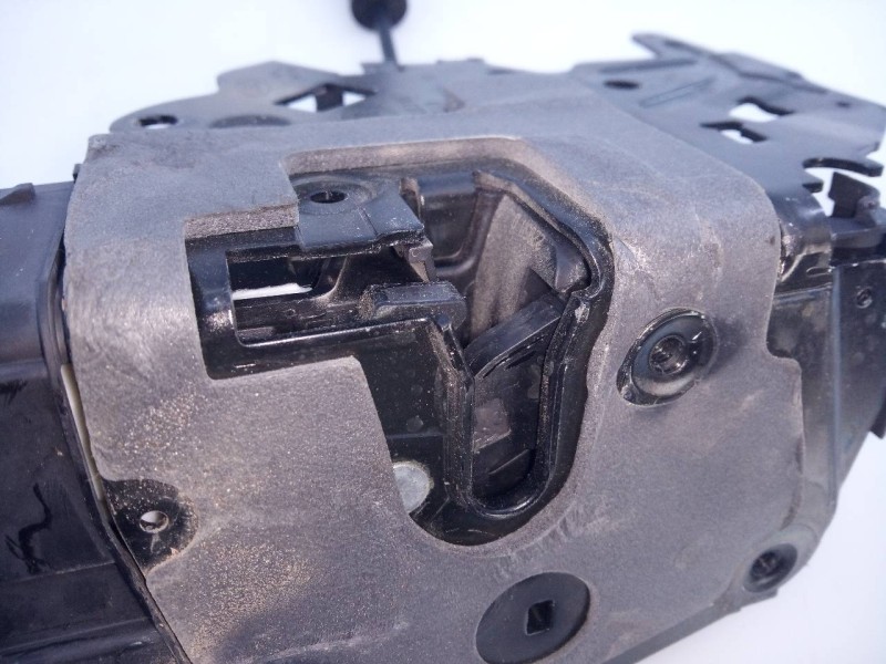 Recambio de cerradura puerta trasera izquierda para jaguar xe pure referencia OEM IAM GX7324995CC  E2-B3-14-2