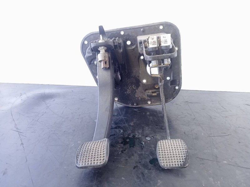 Recambio de pedal embrague para iveco daily caja abierta cabina doble 35 c... batalla 3450 referencia OEM IAM   P2-B4-3
