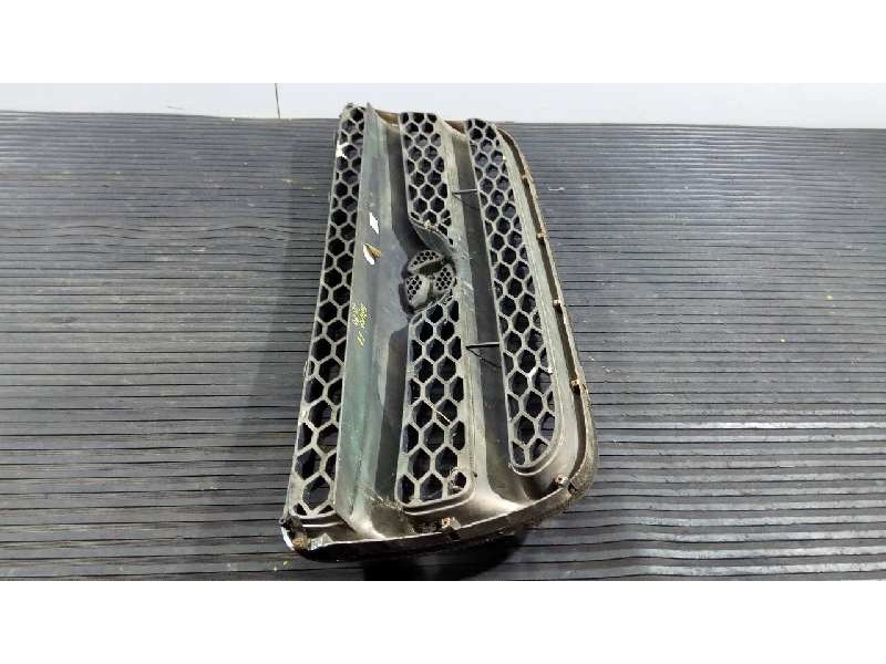 Recambio de rejilla delantera para hyundai santa fe (bm) 2.2 crdi style 4x4 referencia OEM IAM   P2-A2-38