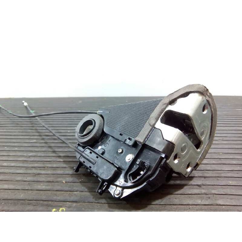 Recambio de cerradura puerta trasera derecha para toyota yaris referencia OEM IAM   E2-B4-30-2