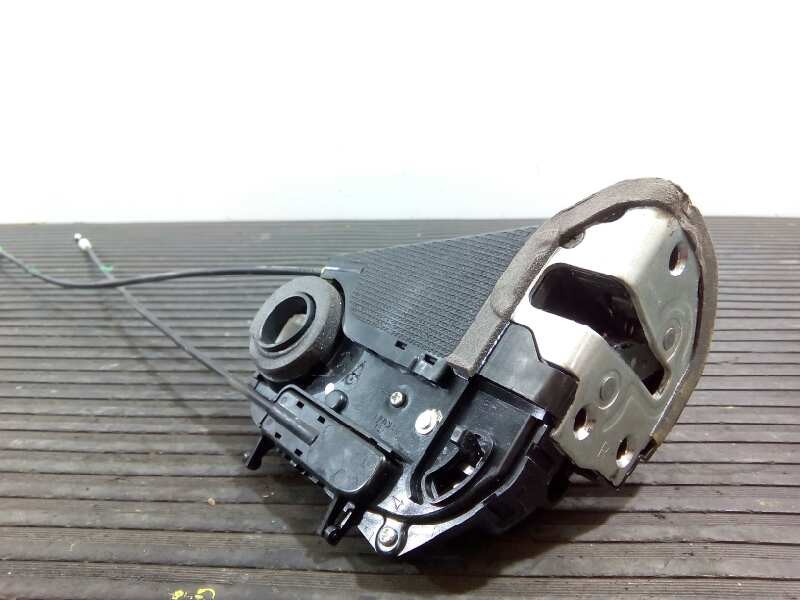 Recambio de cerradura puerta trasera derecha para toyota yaris referencia OEM IAM   E2-B4-30-2