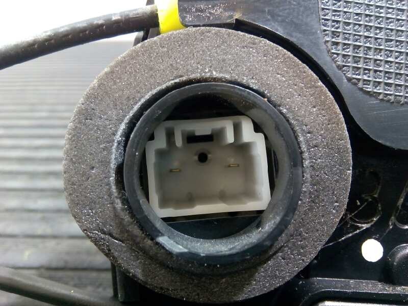 Recambio de cerradura puerta trasera derecha para toyota yaris referencia OEM IAM   E2-B4-30-2