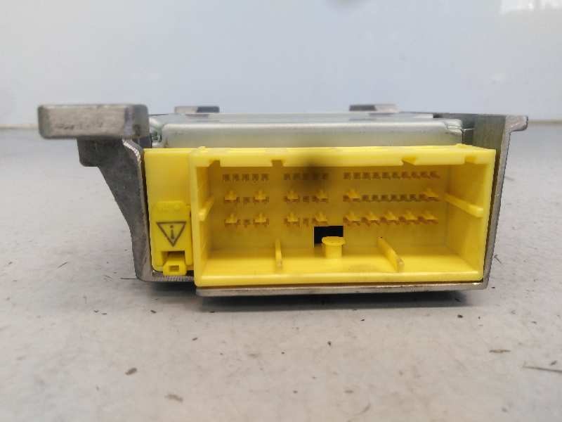 Recambio de centralita airbag para toyota hilux (kun) double cab executive 4x4 referencia OEM IAM 891700K110 2310004820 E3-B2-13