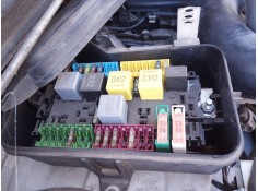 CAJA RELES / FUSIBLES 