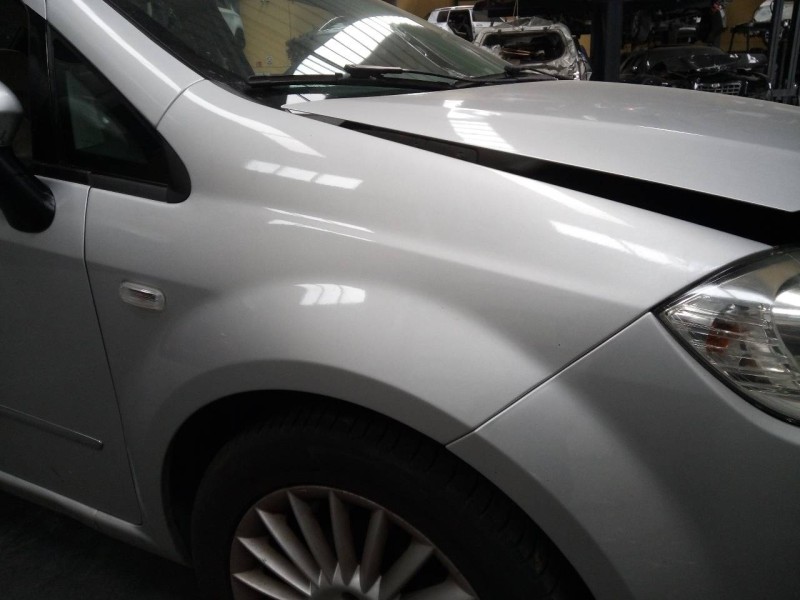 Recambio de aleta delantera derecha para fiat linea (110) emotion referencia OEM IAM   