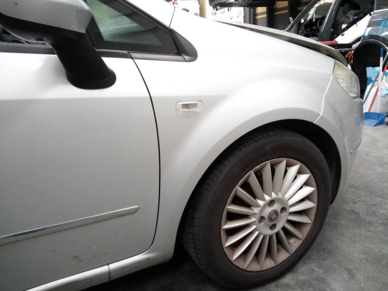 Recambio de aleta delantera derecha para fiat linea (110) emotion referencia OEM IAM   