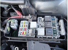 CAJA RELES / FUSIBLES 