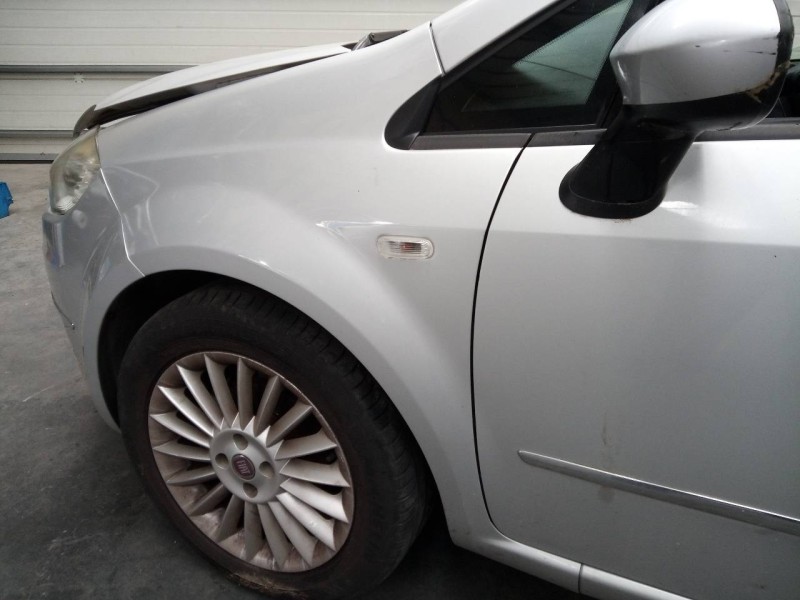 Recambio de aleta delantera izquierda para fiat linea (110) emotion referencia OEM IAM   