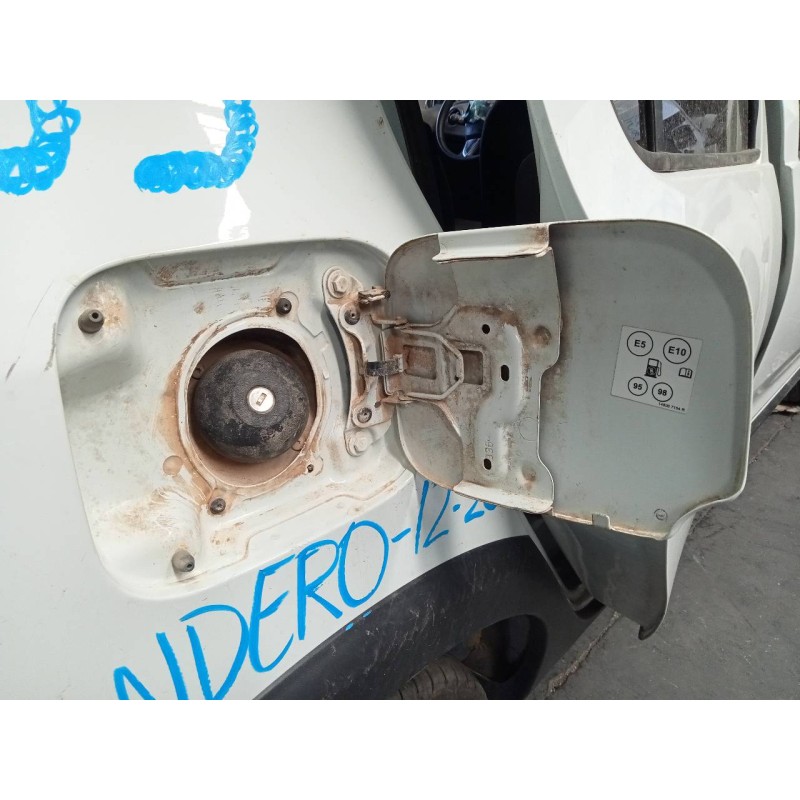 Recambio de tapa exterior combustible para dacia sandero stepway ambiance referencia OEM IAM   