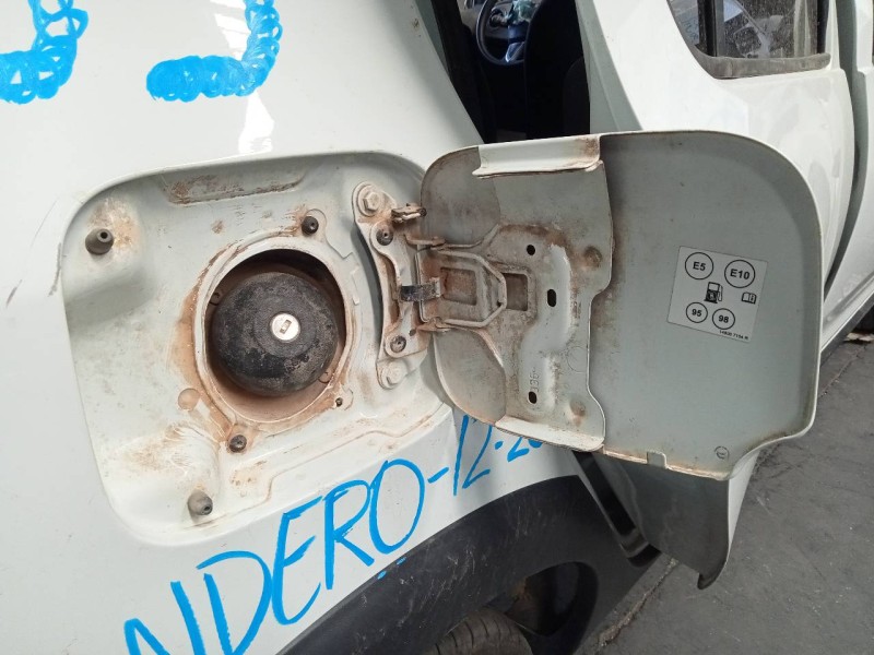Recambio de tapa exterior combustible para dacia sandero stepway ambiance referencia OEM IAM   