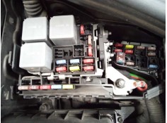 CAJA RELES / FUSIBLES 