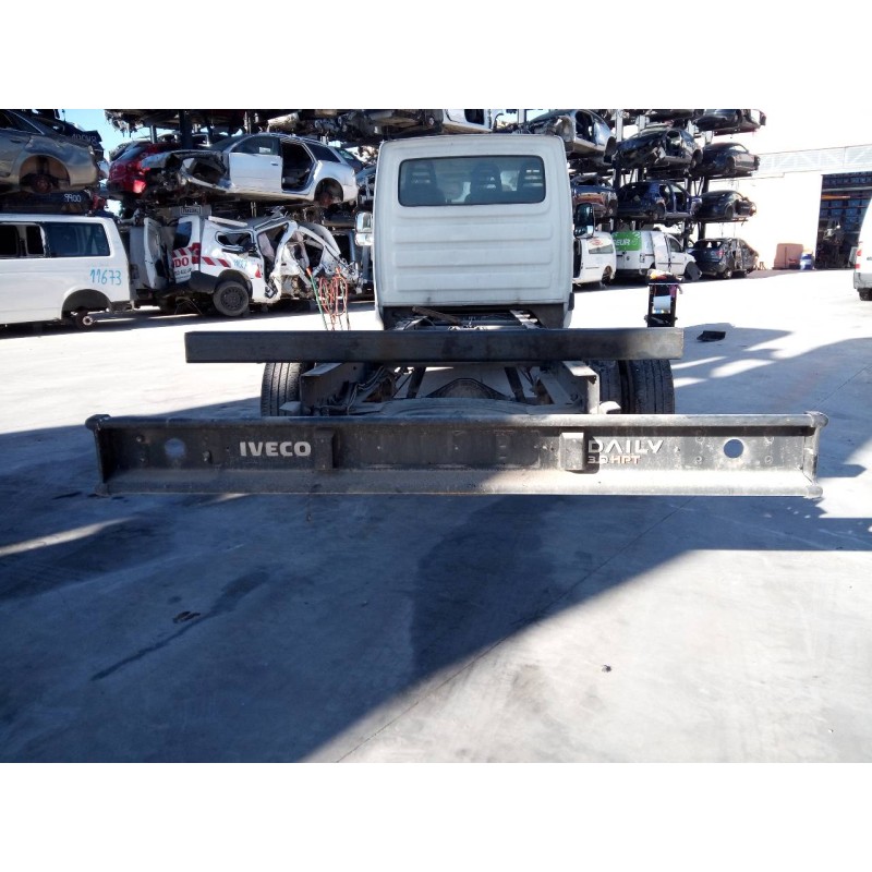 Recambio de paragolpes trasero para iveco daily caja cerrada (2006 =>) caja cerrada 35c... batalla 3000 referencia OEM IAM   