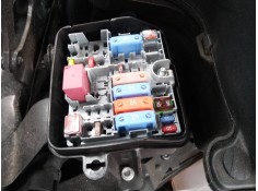 CAJA RELES / FUSIBLES 