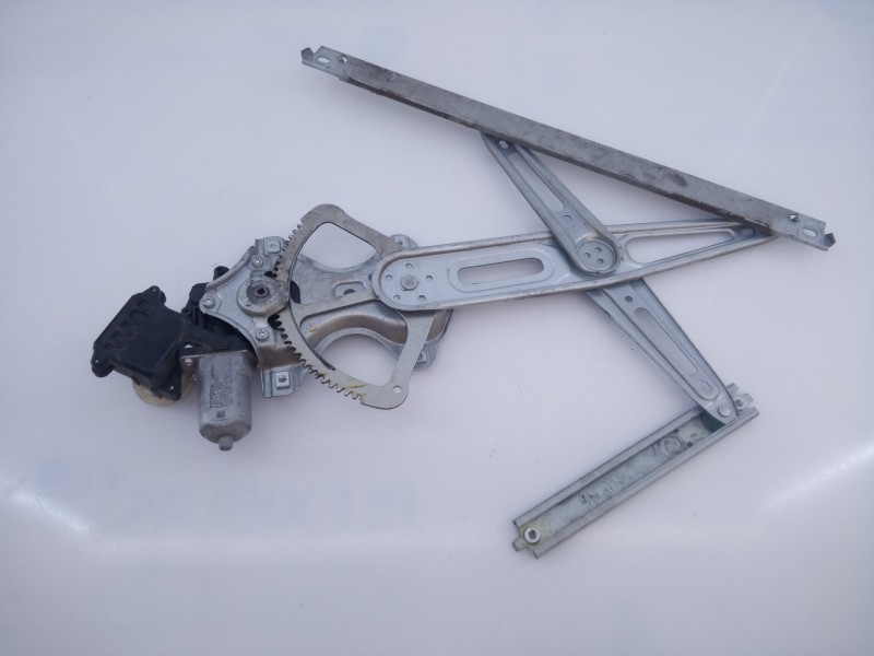 Recambio de elevalunas delantero derecho para toyota auris active referencia OEM IAM 8570102010  E2-B4-15-1