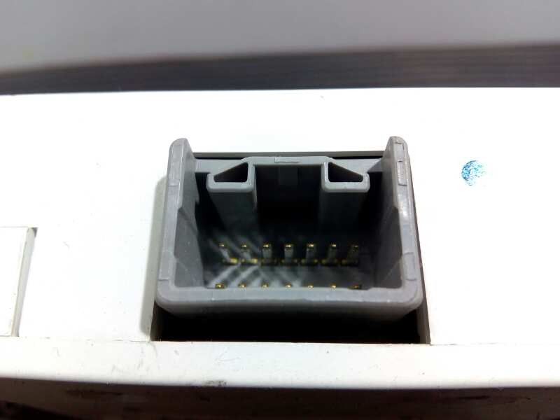 Recambio de pantalla multifuncion para toyota land cruiser (j12) 3.0 d-4d gx referencia OEM IAM 8329060252  E2-B4-16-1