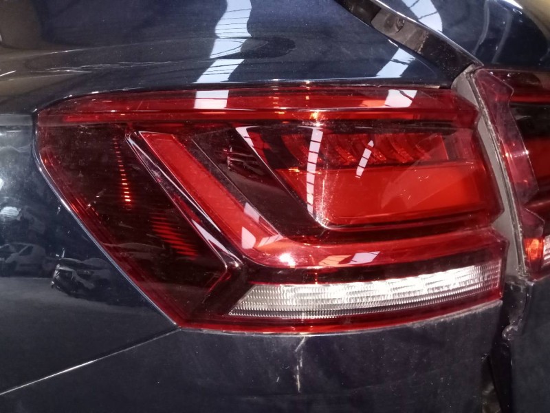 Recambio de piloto trasero izquierdo para volkswagen touareg r-line 4 motion referencia OEM IAM   