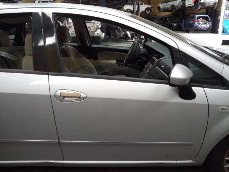 Recambio de puerta delantera derecha para fiat linea (110) emotion referencia OEM IAM   