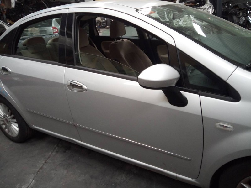 Recambio de puerta delantera derecha para fiat linea (110) emotion referencia OEM IAM   