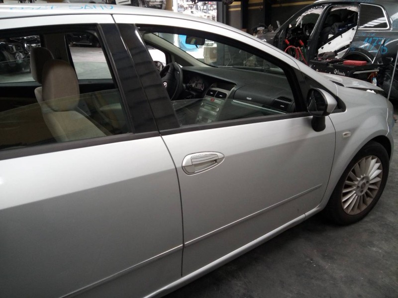 Recambio de puerta delantera derecha para fiat linea (110) emotion referencia OEM IAM   
