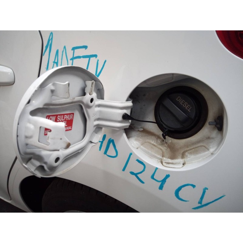 Recambio de tapa exterior combustible para toyota auris active referencia OEM IAM   