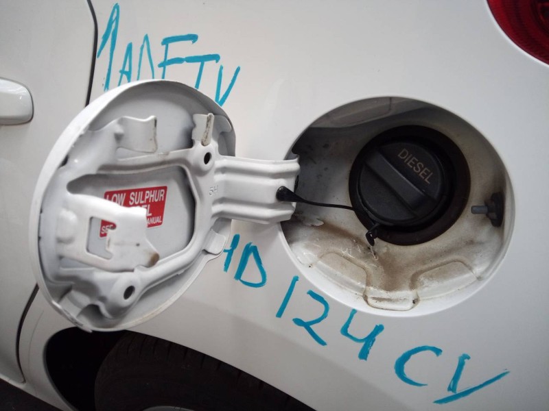 Recambio de tapa exterior combustible para toyota auris active referencia OEM IAM   