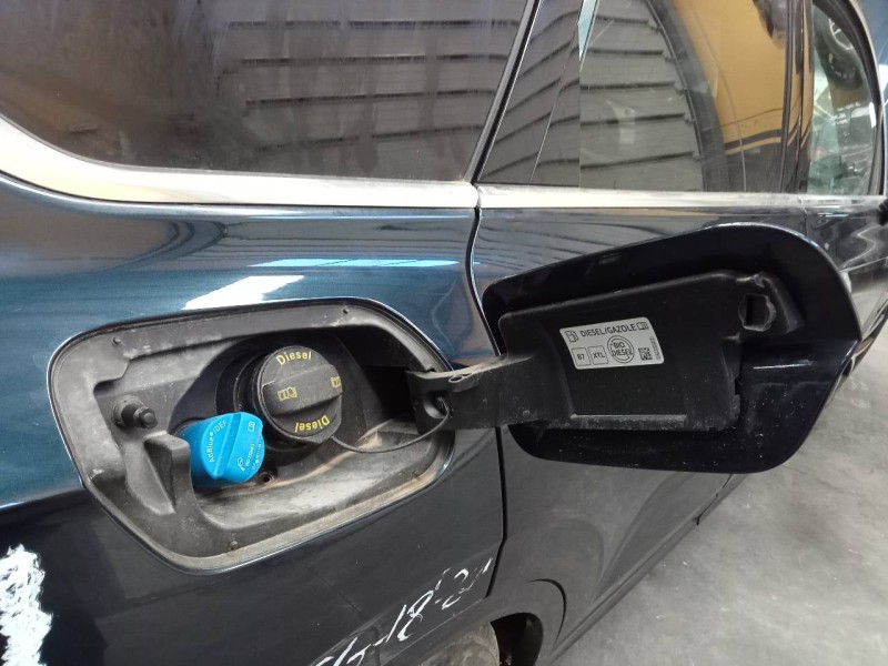 Recambio de tapa exterior combustible para volkswagen touareg r-line 4 motion referencia OEM IAM   