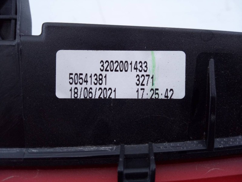 Recambio de luz central de freno para alfa romeo stelvio (630) executive 4wd referencia OEM IAM 3202001433 50541381 E3-A4-18-2