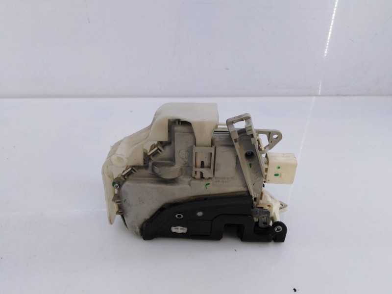 Recambio de cerradura puerta delantera derecha para audi a6 berlina (4f2) referencia OEM IAM 8J1837015C  E1-B6-56-2