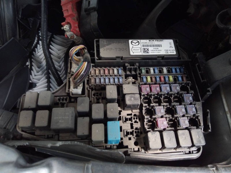 Recambio de caja reles / fusibles para mazda cx-5 style 4wd referencia OEM IAM KD45675X0C F005V01476 