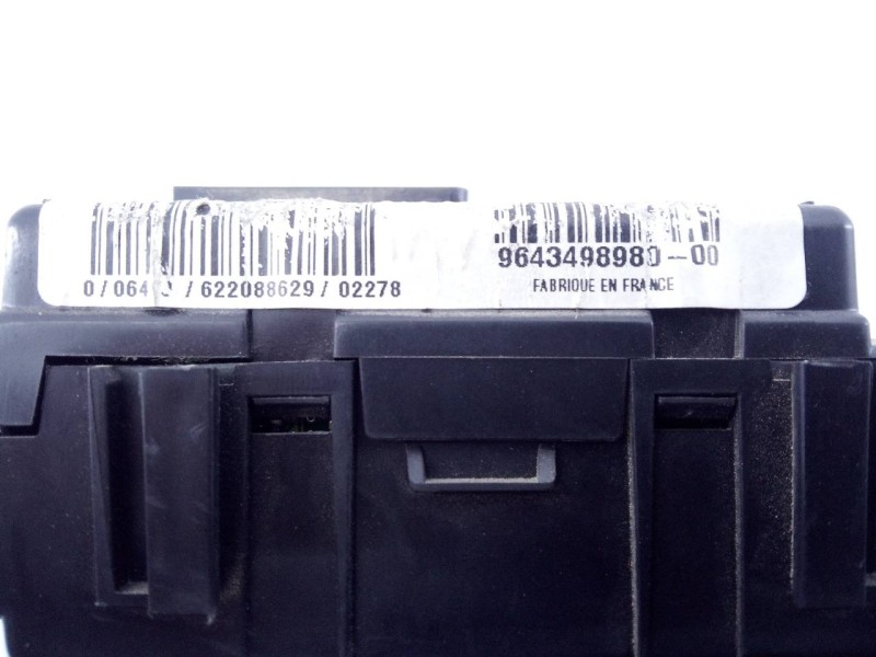 Recambio de caja reles / fusibles para peugeot 206 berlina look referencia OEM IAM 9643498980  E3-B2-31-3
